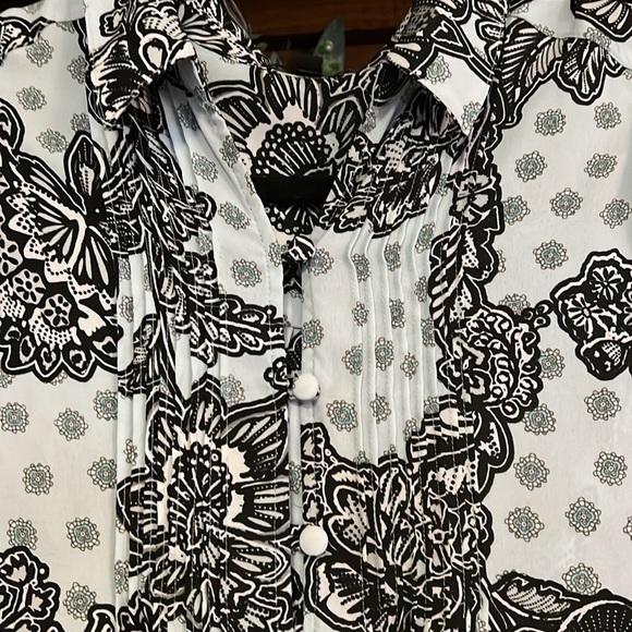 EXPRESS Black/Pale Blue/Cream Floral Cold Shoulder Button Up Blouse, Small, GUC. - Picture 4 of 9